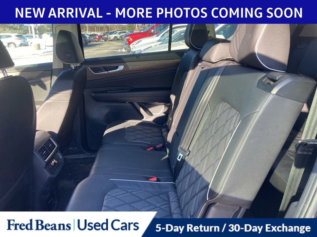 Used 2025 Volkswagen Atlas SEL Premium R-Line image 11