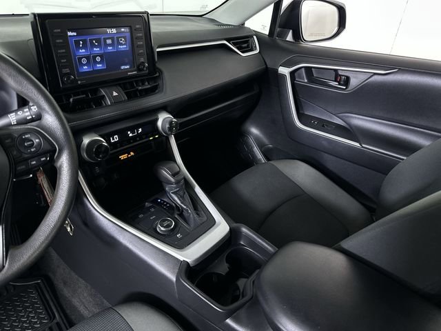 Used 2021 Toyota RAV4 LE AWD/4WD image 36