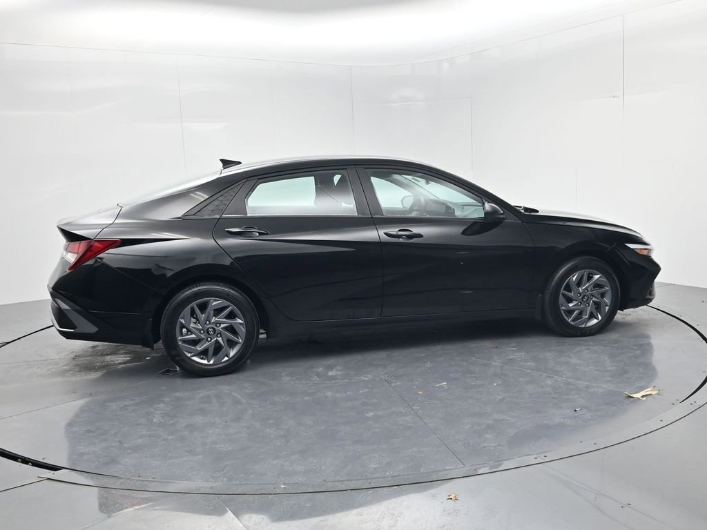 Used 2024 Hyundai Elantra SEL image 8