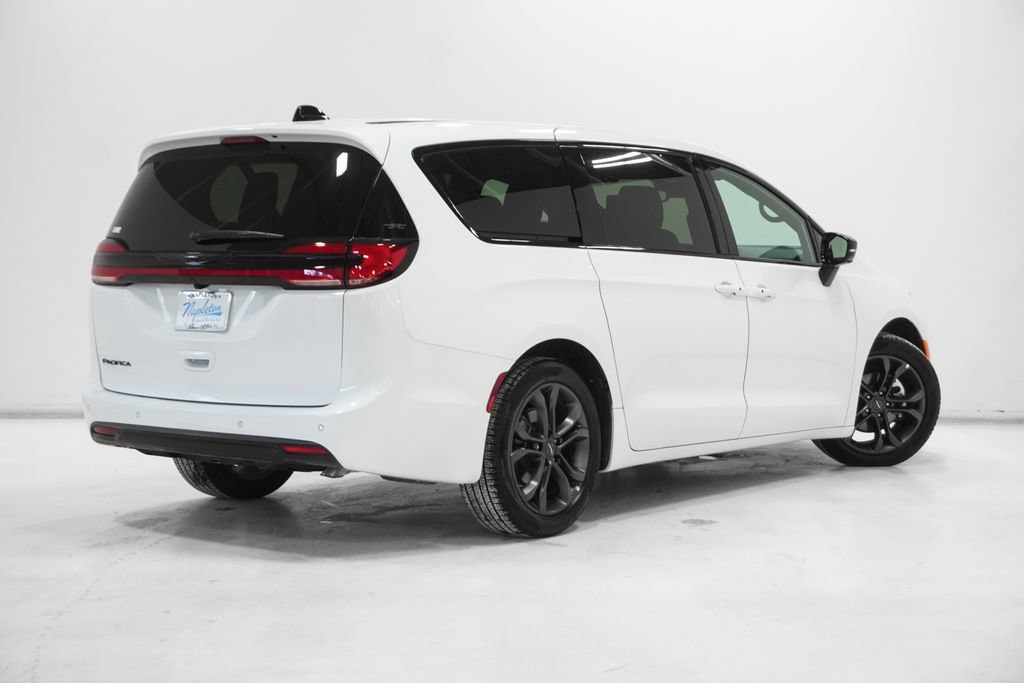 New 2026 Chrysler Pacifica Select FWD image 7