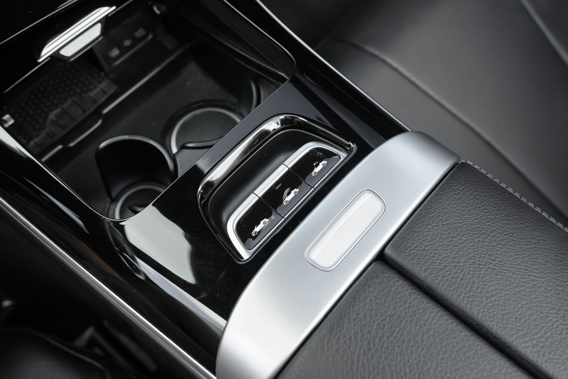 Used 2025 Mercedes-Benz CLE 300 4MATIC Cabriolet image 16