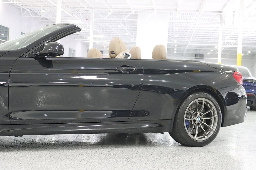 Used 2018 BMW M4 Convertible RWD image 4