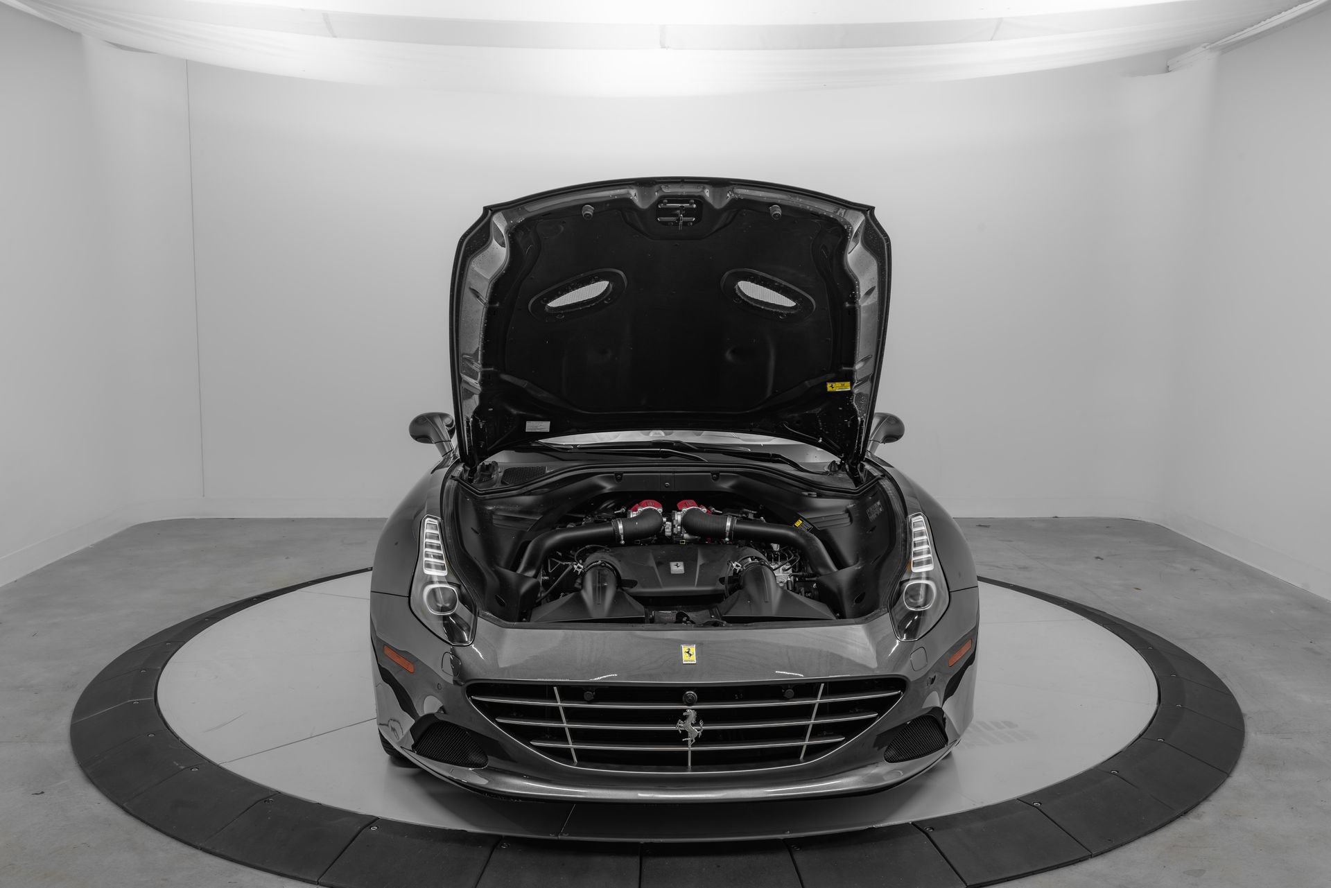 Certified 2016 Ferrari California T RWD image 20