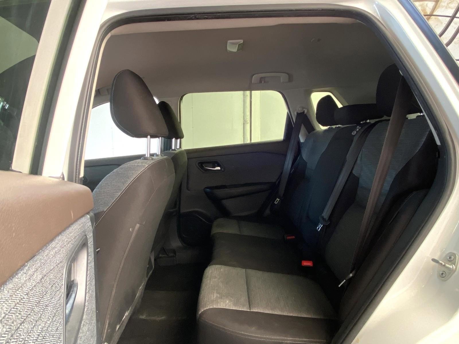 Used 2023 Nissan Rogue SV image 16