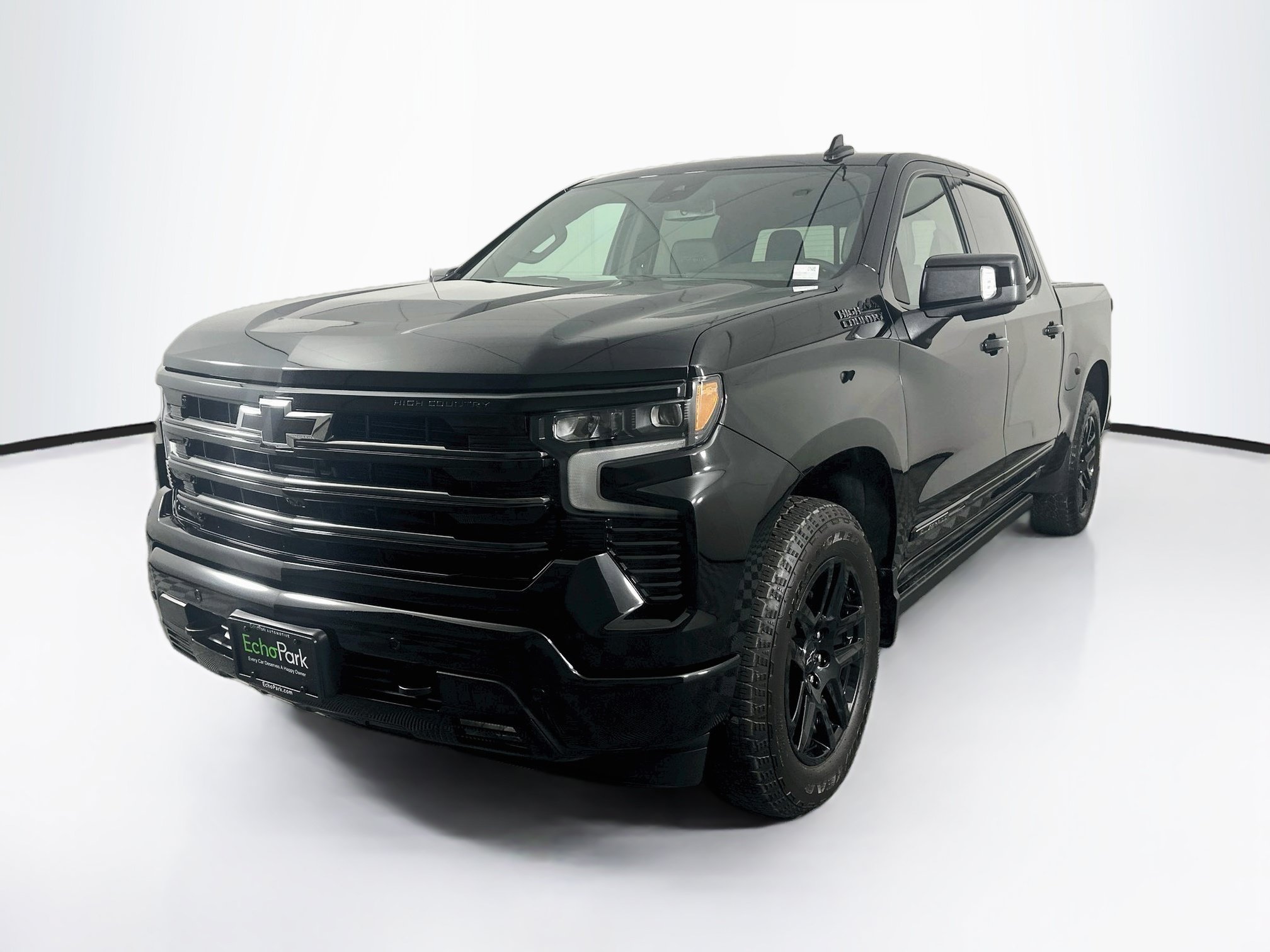 Used 2024 Chevrolet Silverado 1500 High Country w/ Midnight Edition AWD/4WD image 3