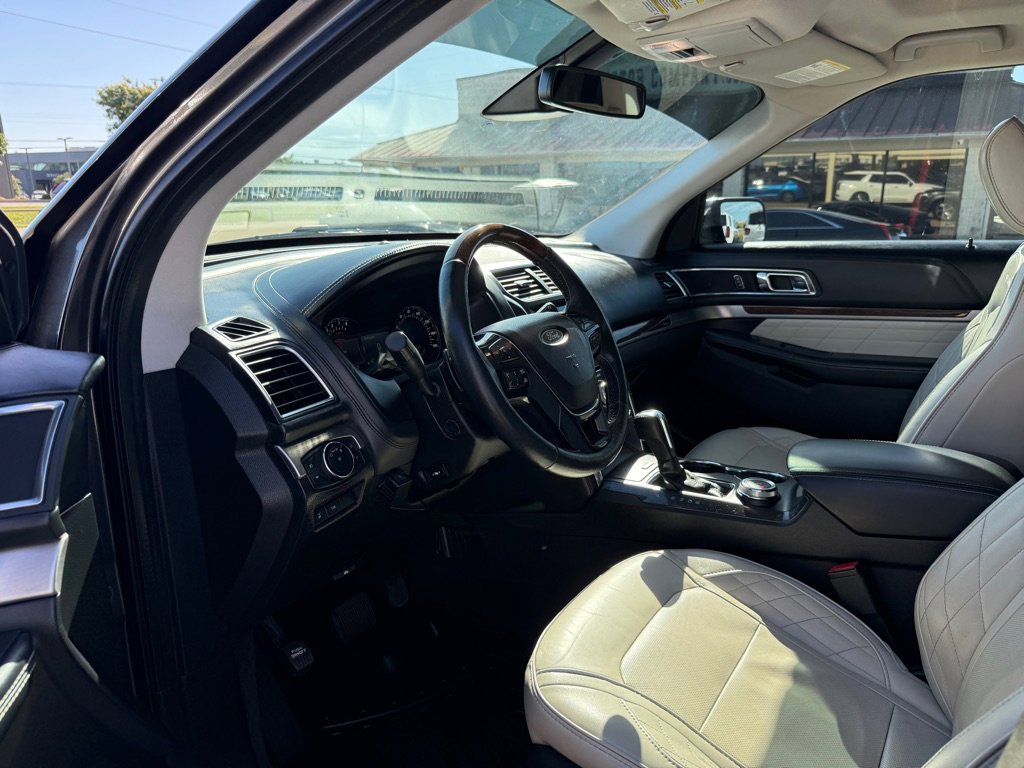 Used 2018 Ford Explorer Platinum AWD/4WD image 12