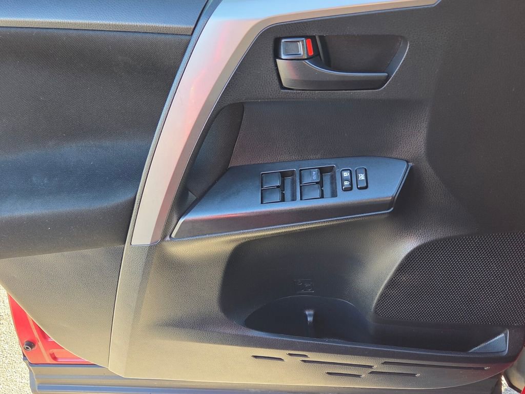 Used 2017 Toyota RAV4 LE image 28