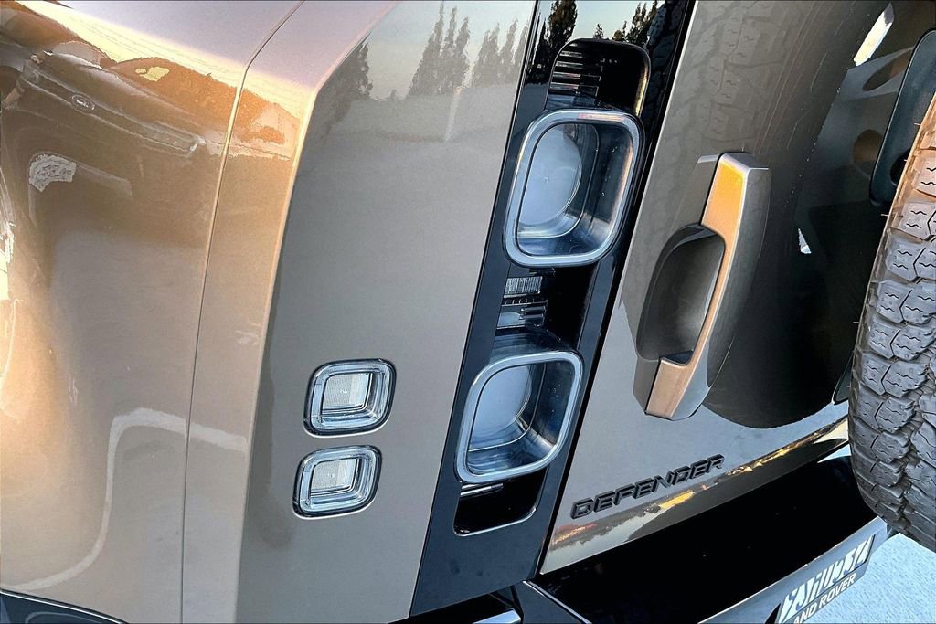 Certified 2025 Land Rover Defender 110 X image 21