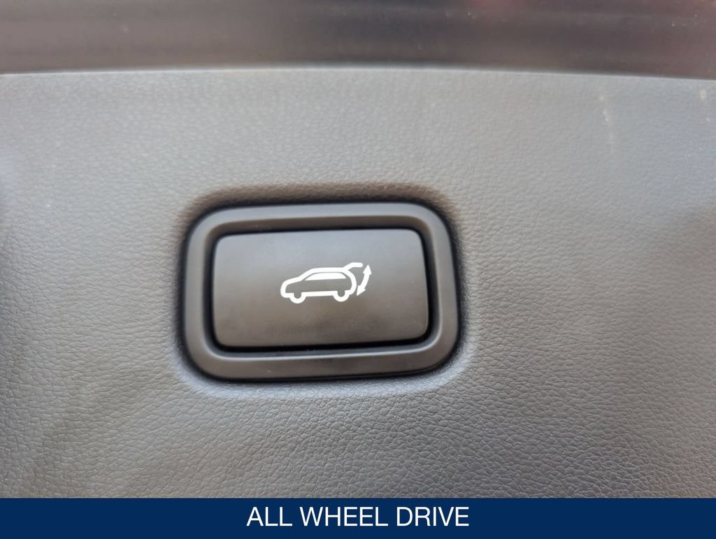 Certified 2025 Hyundai Tucson Limited AWD/4WD image 35