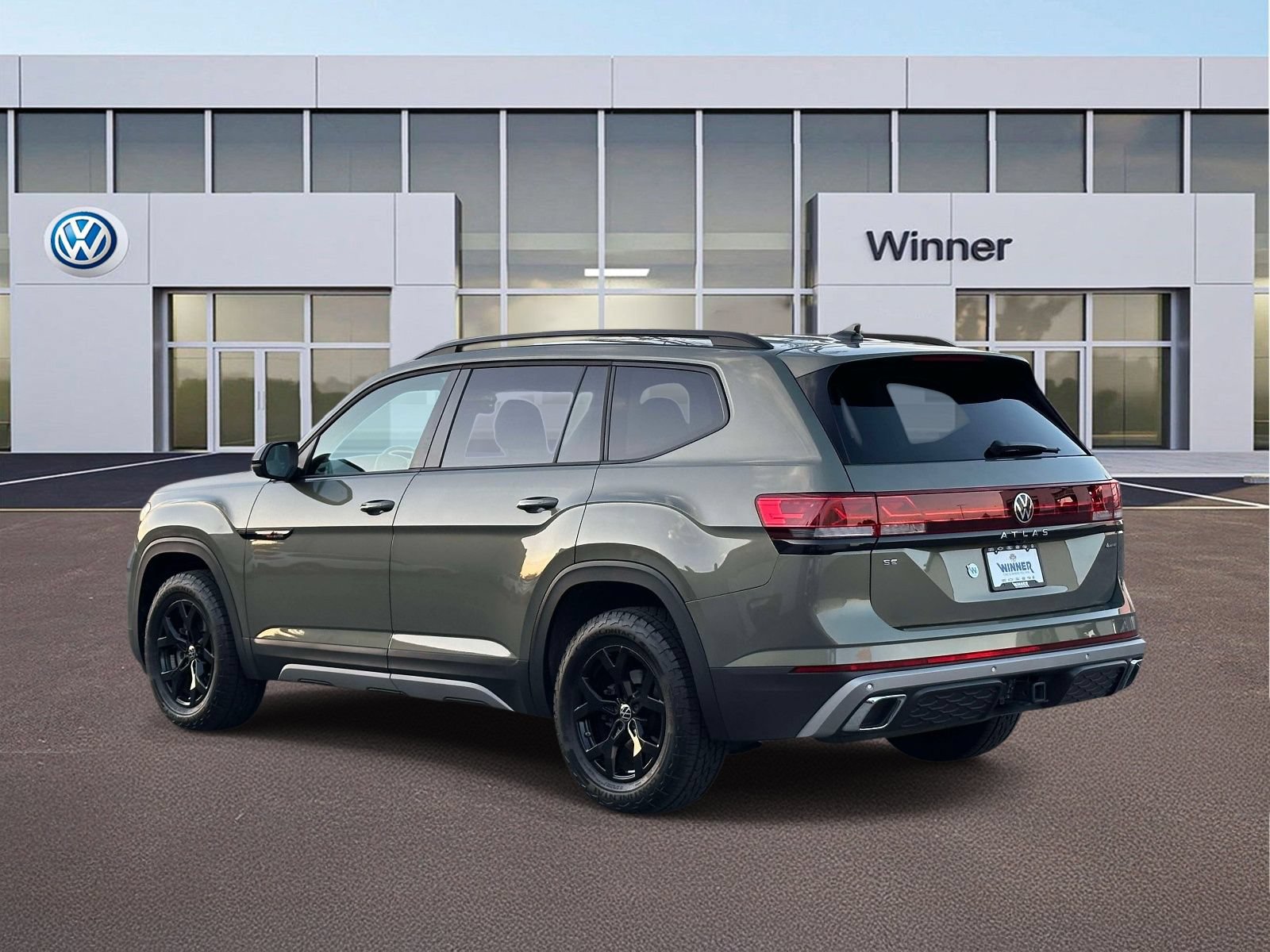 Used 2025 Volkswagen Atlas Peak Edition SE AWD/4WD image 4