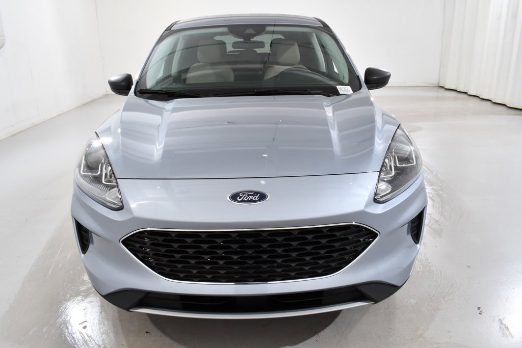 Used 2022 Ford Escape SE w/ Cold Weather Package image 3