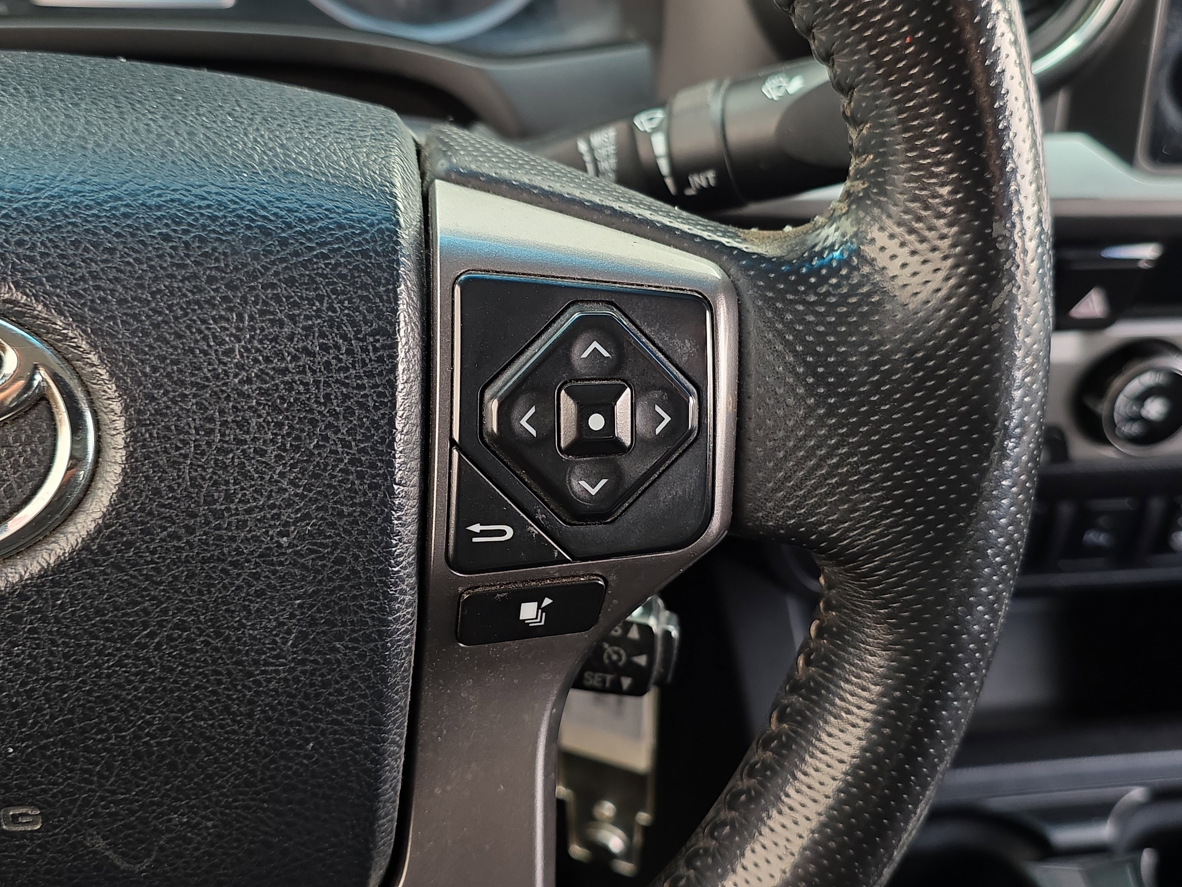 Used 2017 Toyota Tacoma SR5 w/ Tow Package image 15