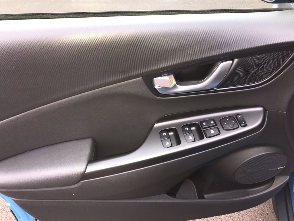 Used 2023 Hyundai Kona Limited w/ Cargo Package image 13