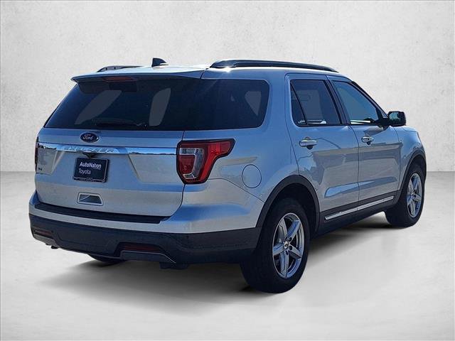 Used 2019 Ford Explorer XLT image 5