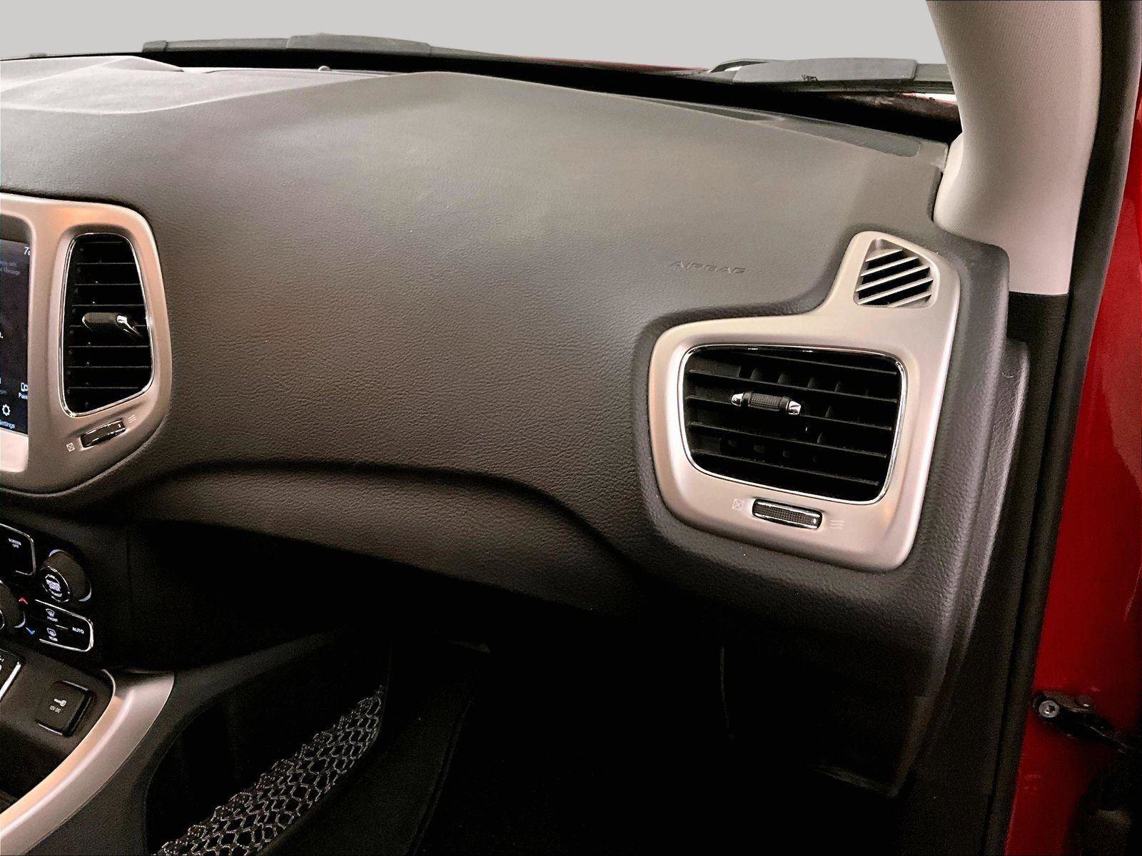 Used 2019 Jeep Compass Latitude w/ Popular Equipment Group FWD image 15