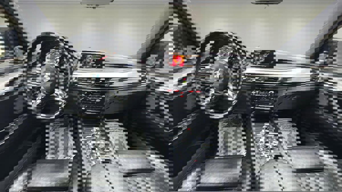 Used 2015 BMW X6 M image 9