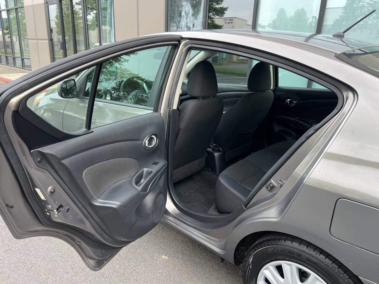 Used 2013 Nissan Versa SV w/ Convenience Pkg FWD image 8