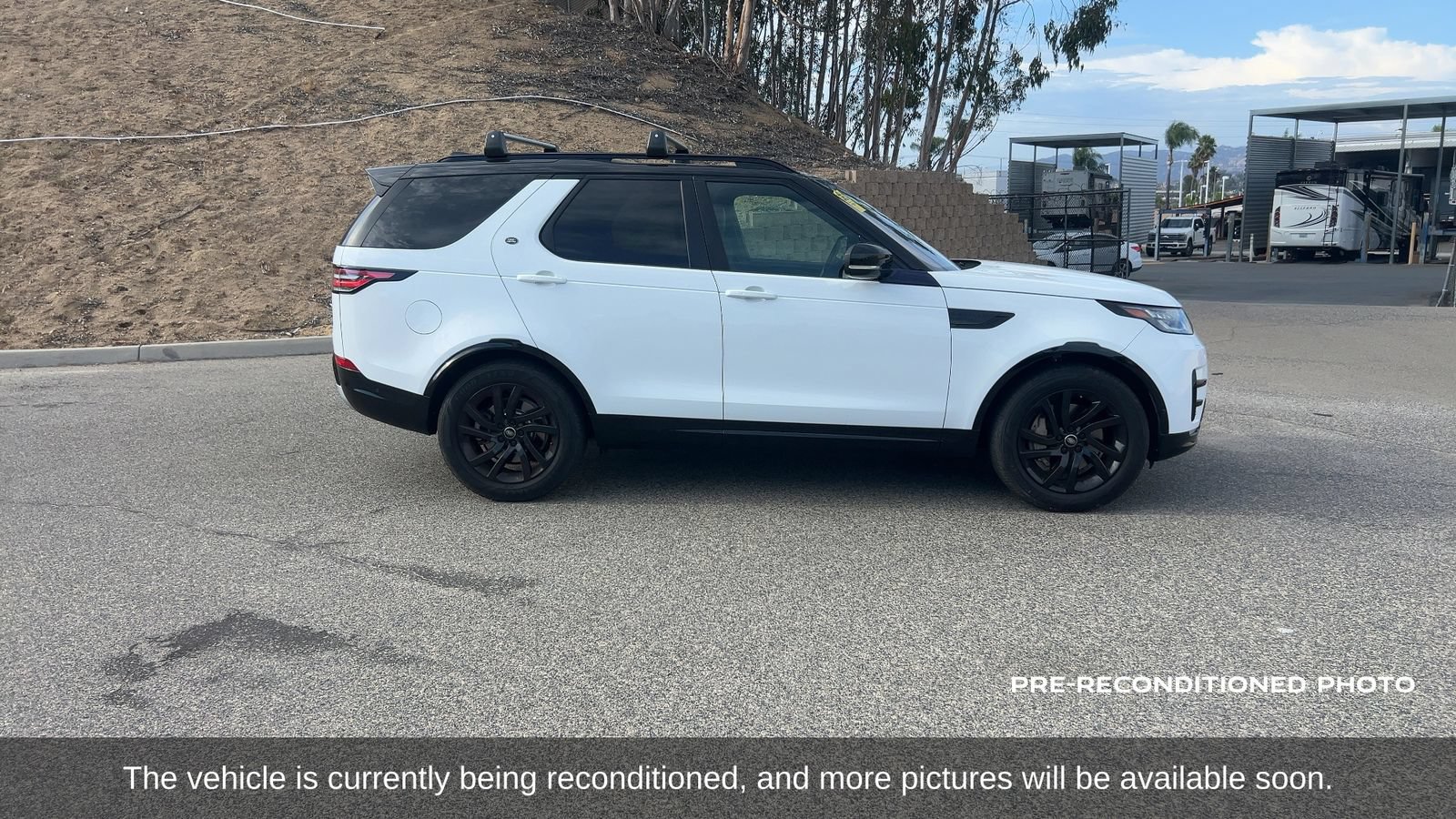 Used 2020 Land Rover Discovery Landmark AWD/4WD image 4