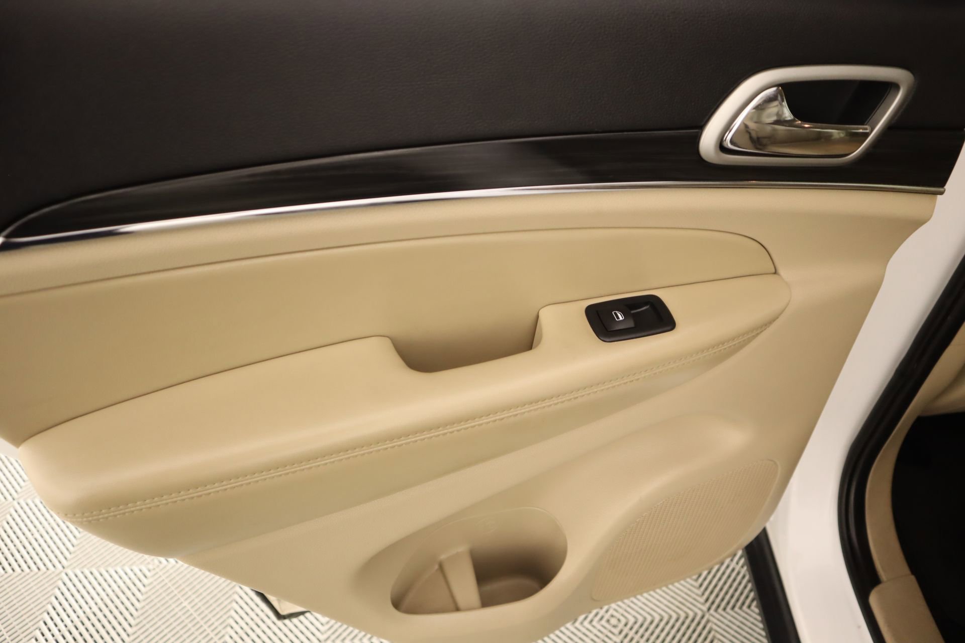 Used 2022 Jeep Grand Cherokee Limited RWD image 18