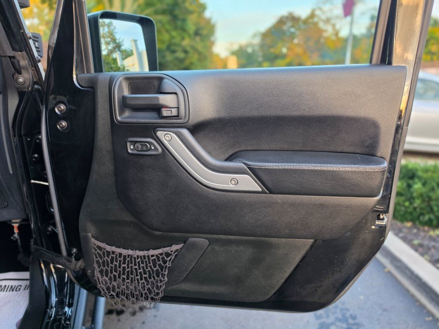 Used 2016 Jeep Wrangler Unlimited Rubicon AWD/4WD image 36