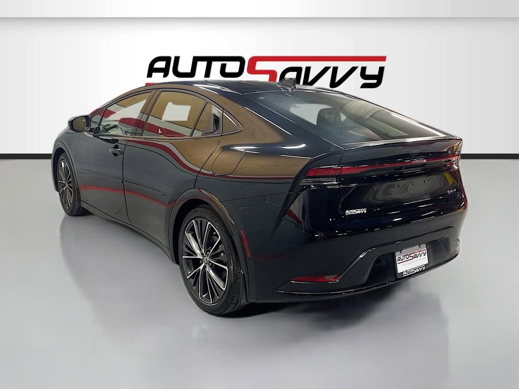 Used 2024 Toyota Prius XLE AWD/4WD image 5