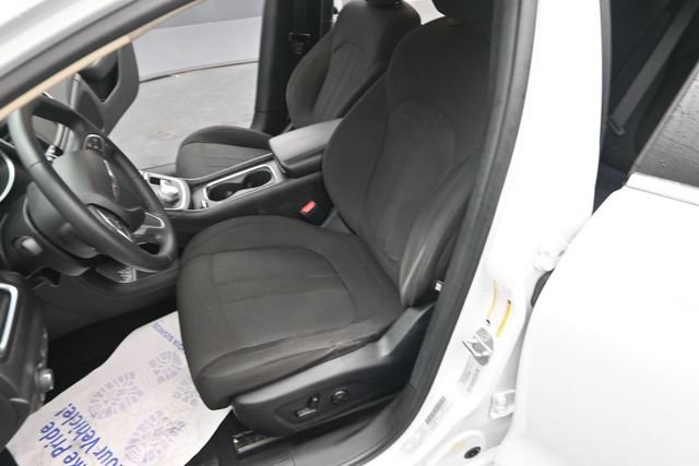 Used 2016 Chrysler 200 Limited w/ Convenience Group FWD image 19