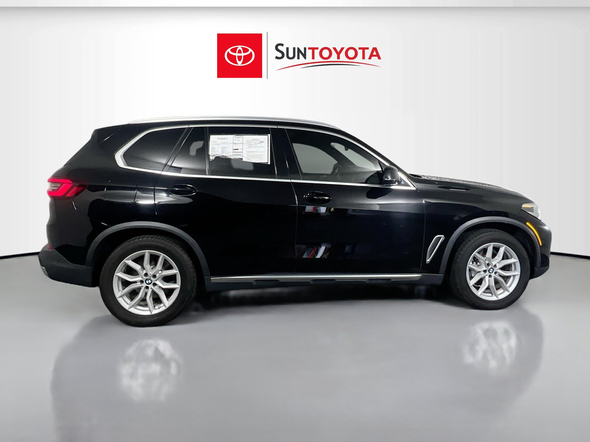 Used 2022 BMW X5 xDrive40i AWD/4WD image 2
