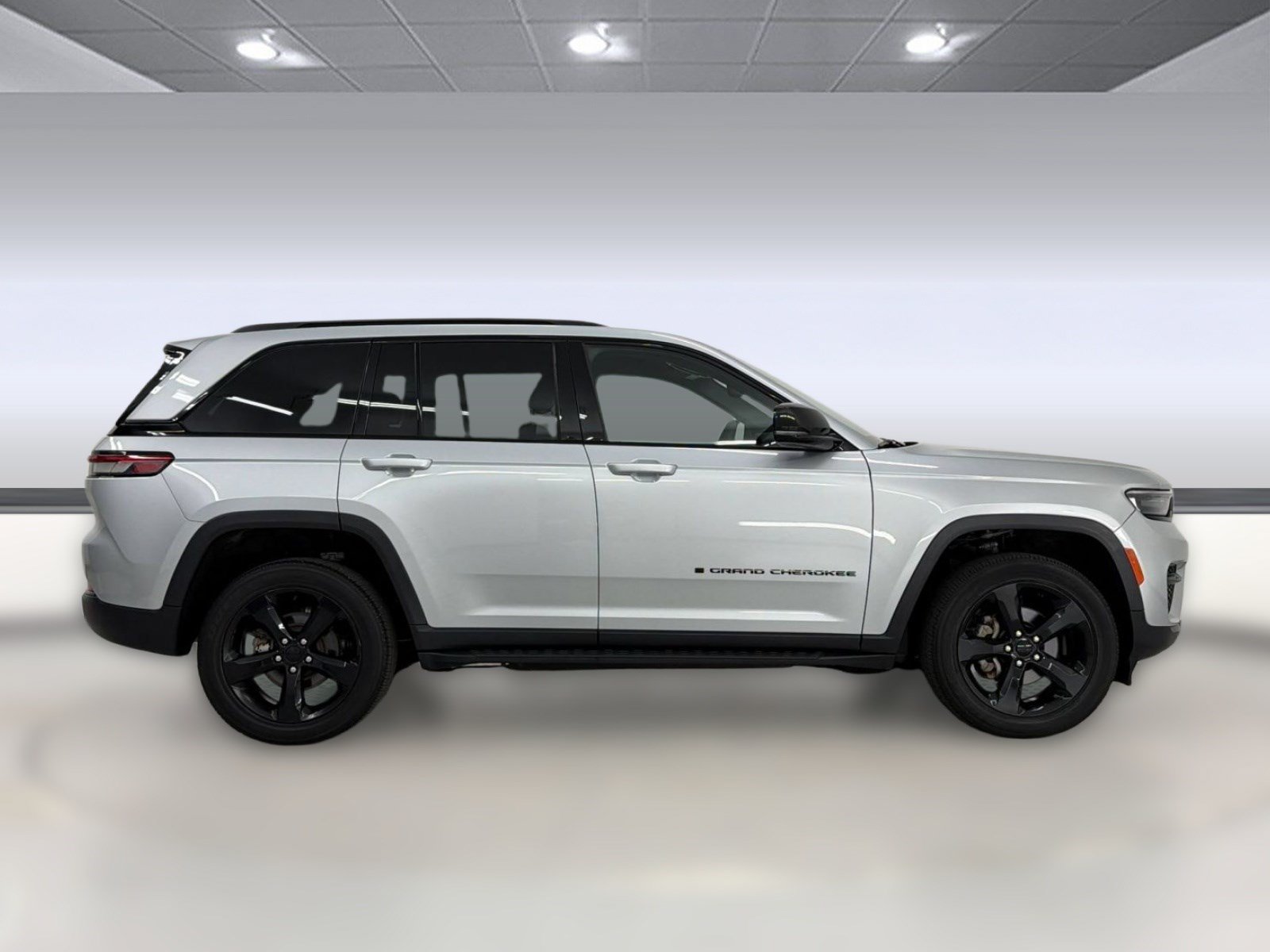 Used 2023 Jeep Grand Cherokee Altitude AWD/4WD image 8