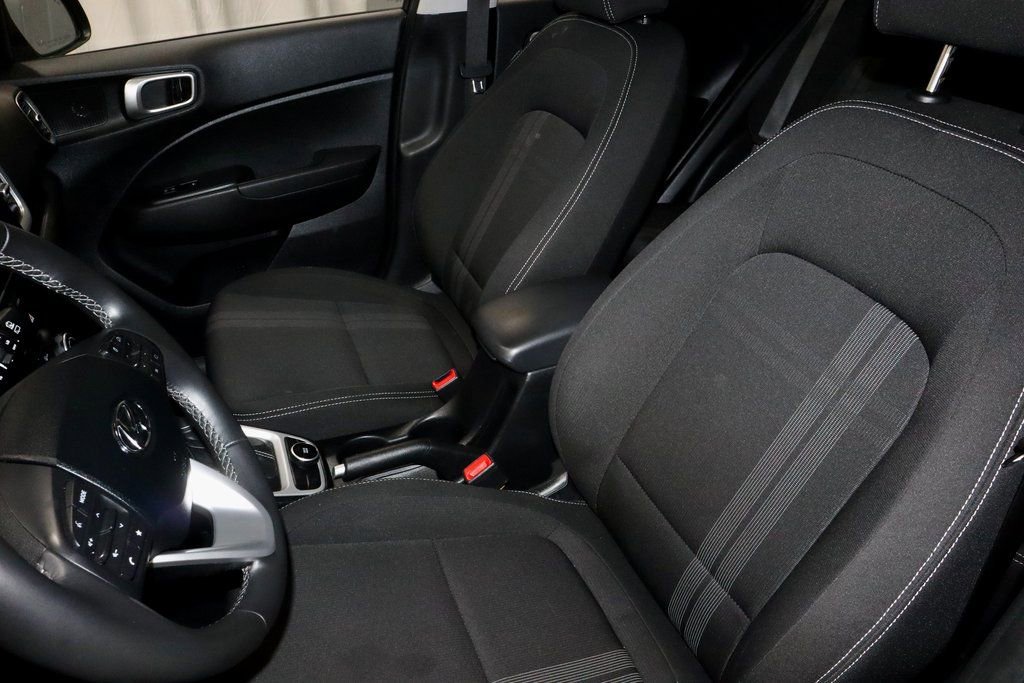 Certified 2025 Hyundai Venue SEL image 25