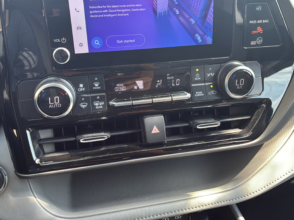 Used 2023 Toyota Highlander LE FWD image 20