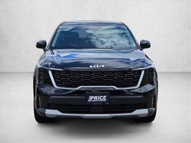 Used 2025 Kia Sorento LX FWD image 2