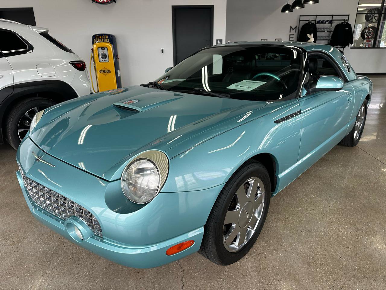 Used 2002 Ford Thunderbird Deluxe image 11