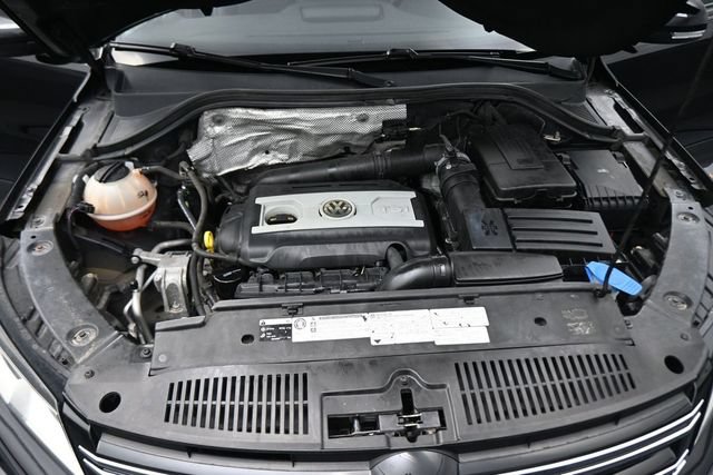 Used 2017 Volkswagen Tiguan S FWD image 12