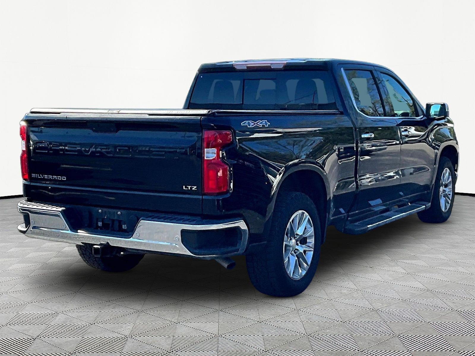 Used 2020 Chevrolet Silverado 1500 LTZ w/ LTZ Plus Package AWD/4WD image 6