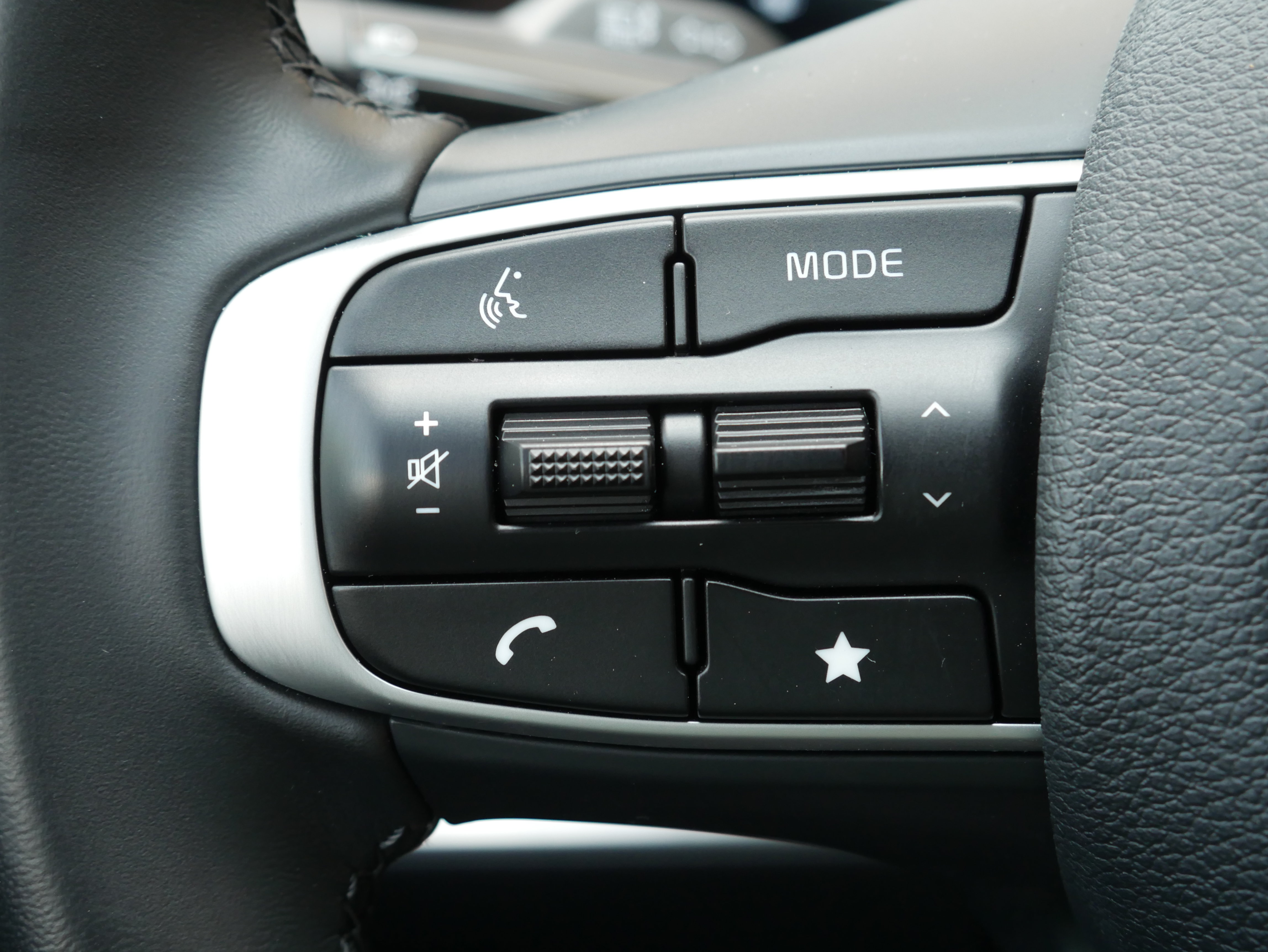 Used 2025 Kia Sportage EX AWD/4WD image 25