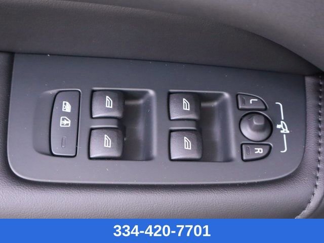 New 2025 Volvo XC60 B5 Plus w/ Protection Package Premier image 11