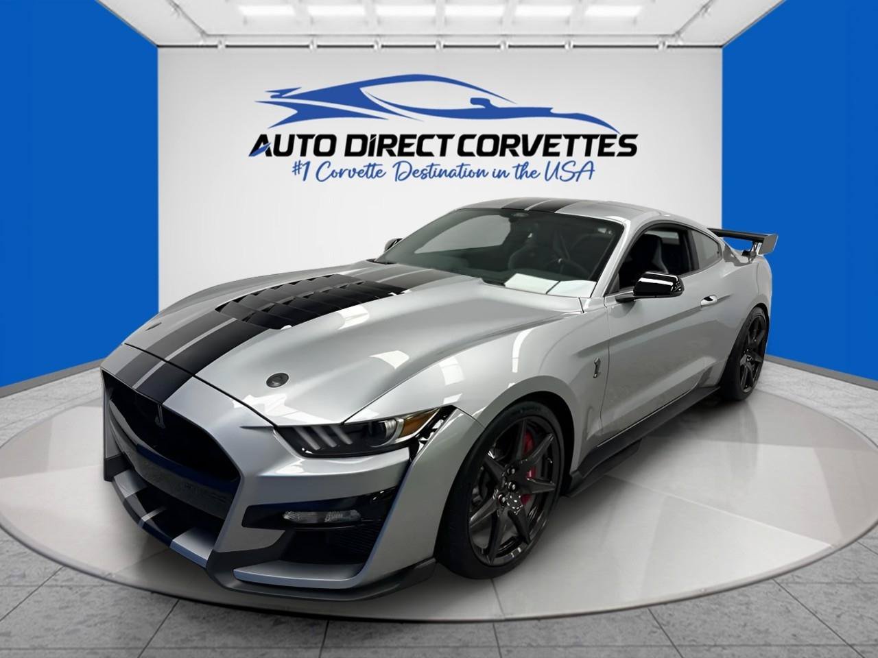Used 2021 Ford Mustang Shelby GT500 w/ Carbon Fiber Track Pack RWD image 1