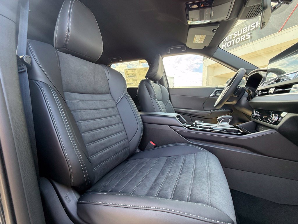 New 2026 Mitsubishi Outlander LE FWD image 16
