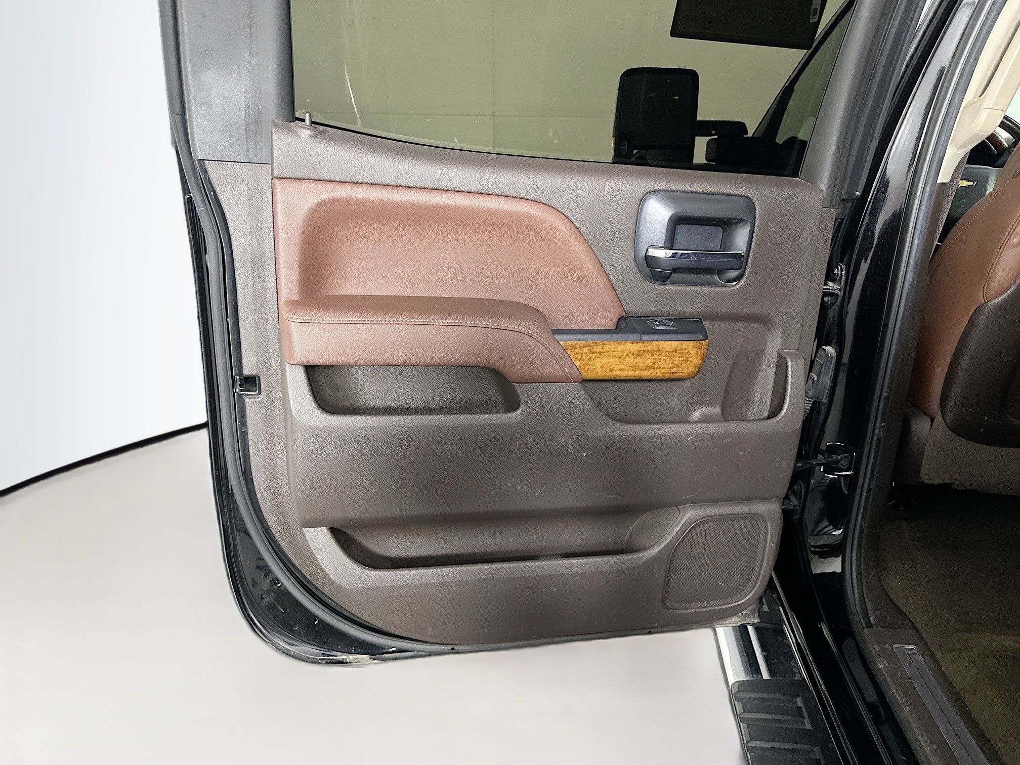 Used 2015 Chevrolet Silverado 2500 High Country w/ Duramax Plus Package AWD/4WD image 25