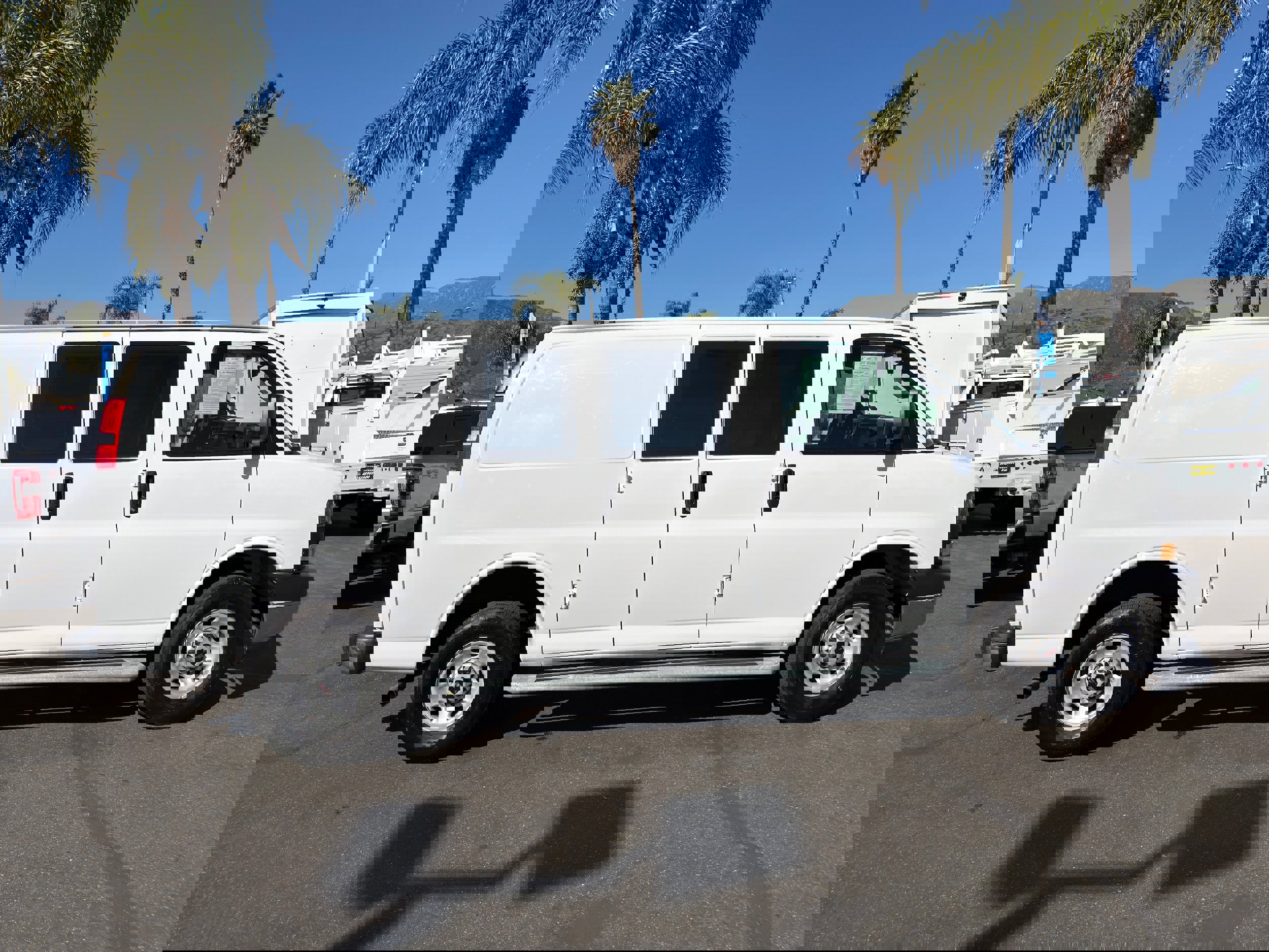 Used 2024 GMC Savana 2500 w/ Driver Convenience Package image 9