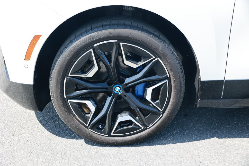 Used 2025 BMW iX xDrive50 AWD/4WD image 11