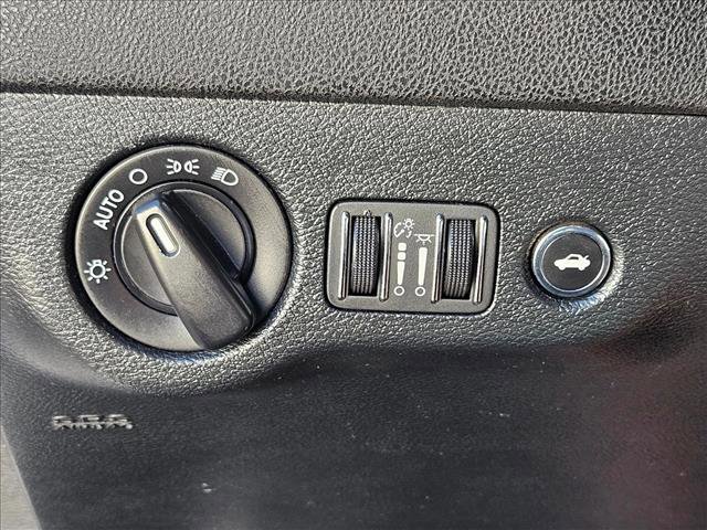 Used 2018 Dodge Charger SXT RWD image 28