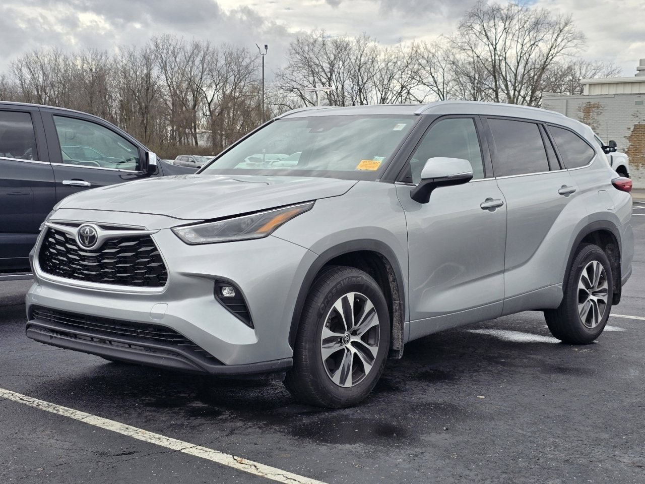 Used 2021 Toyota Highlander XLE image 3