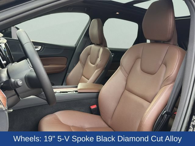 Used 2023 Volvo XC60 B5 Plus FWD image 15