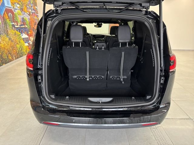 New 2026 Chrysler Pacifica Select w/ S Appearance Package image 42