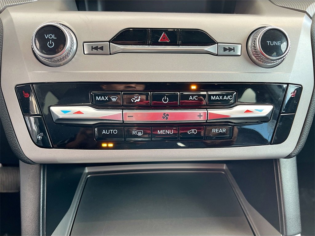 Used 2023 Ford Explorer XLT w/ Equipment Group 202A image 15