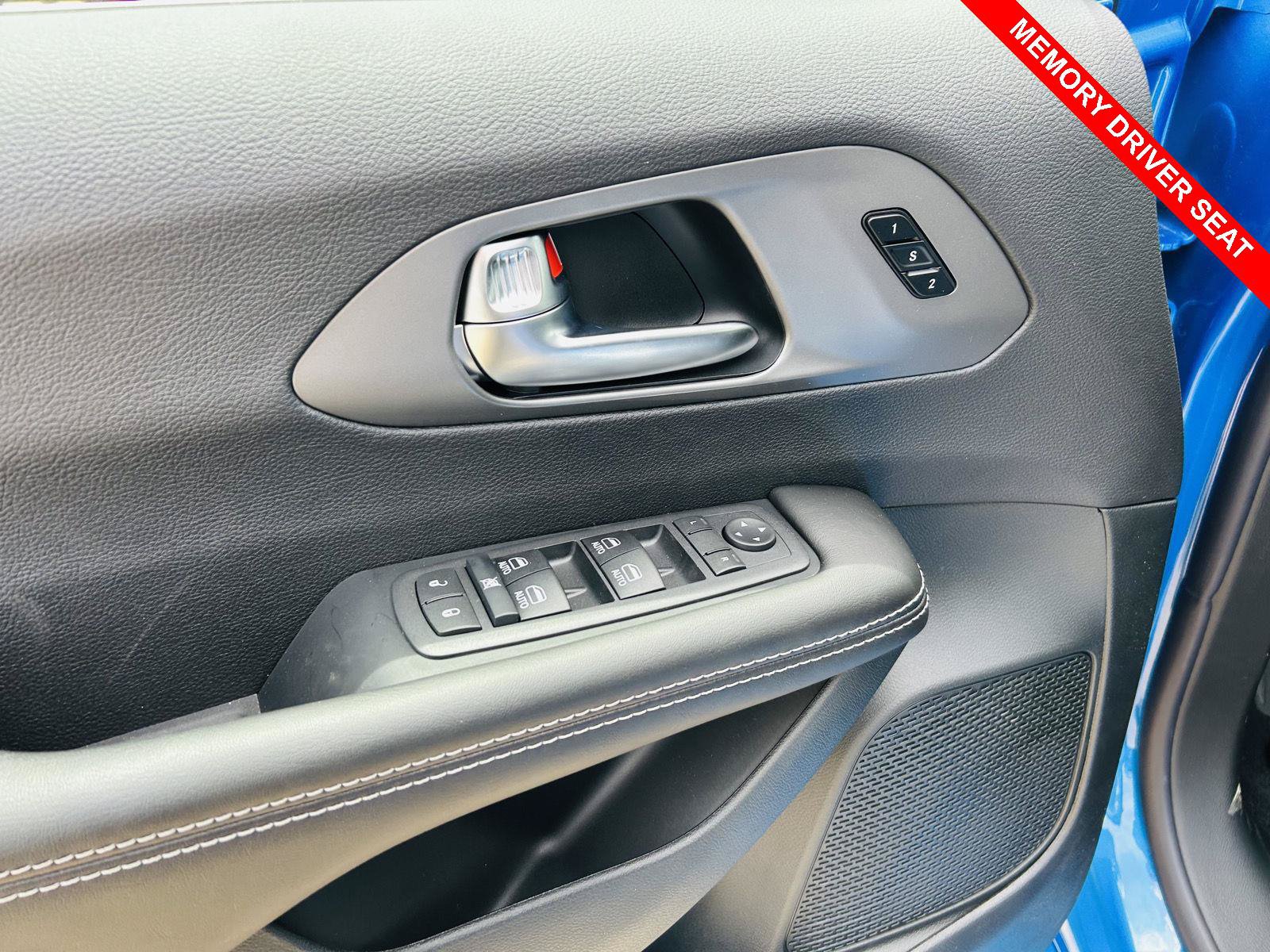 New 2027 Chrysler Pacifica Select FWD image 13