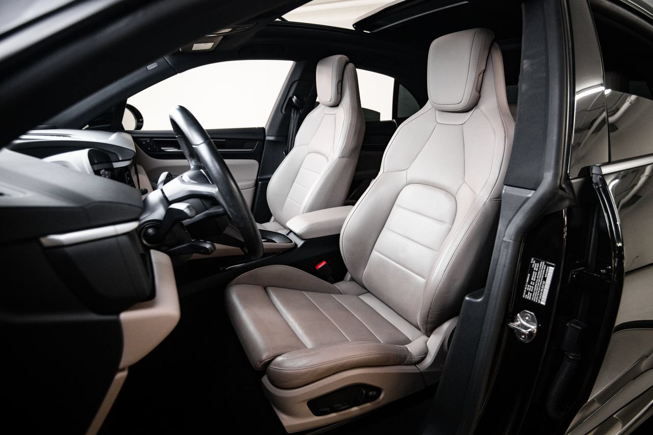 Certified 2024 Porsche Macan 4 Electric AWD/4WD image 5