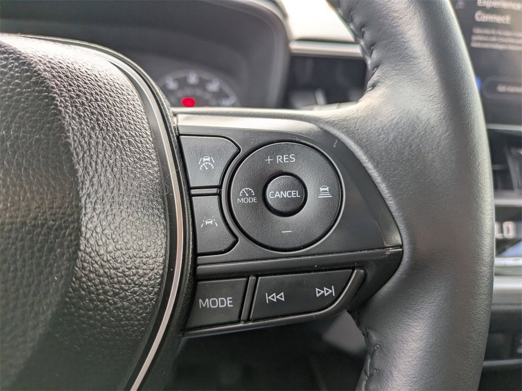 Used 2025 Toyota Corolla Cross LE image 22