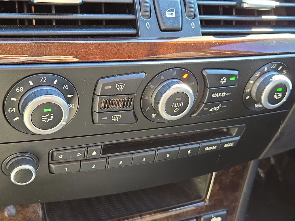 Used 2010 BMW 528i 528i image 26